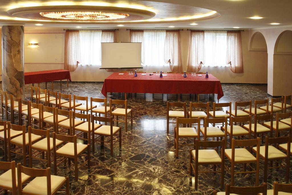 Hotel Castel Lodron Storo Екстер'єр фото
