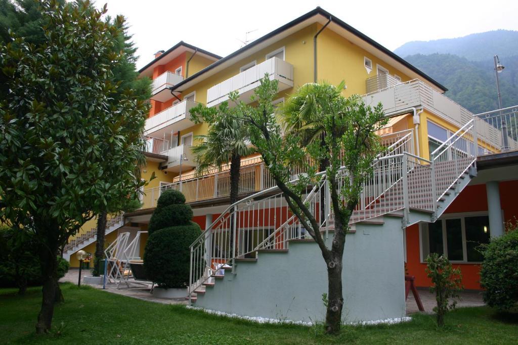 Hotel Castel Lodron Storo Екстер'єр фото