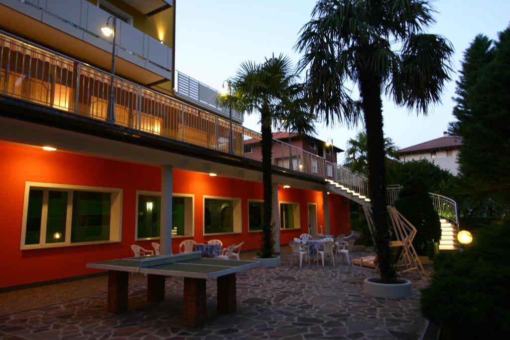 Hotel Castel Lodron Storo Екстер'єр фото