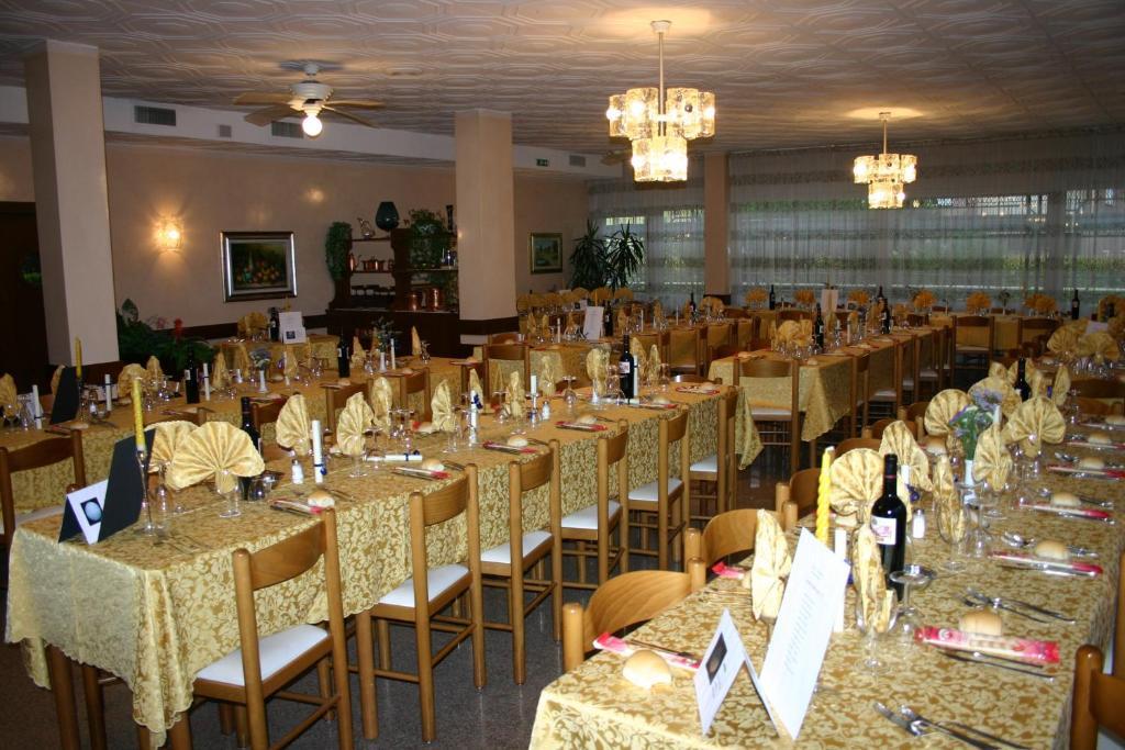 Hotel Castel Lodron Storo Екстер'єр фото