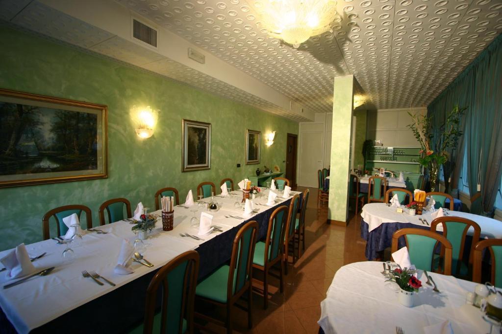 Hotel Castel Lodron Storo Екстер'єр фото