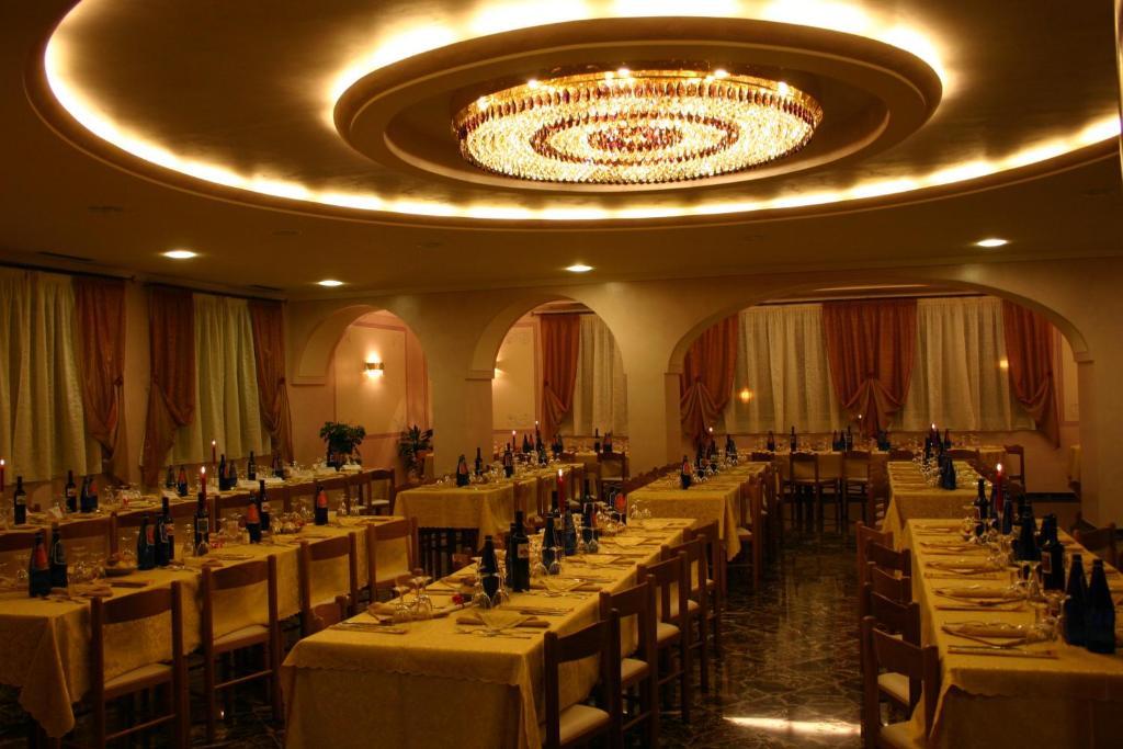 Hotel Castel Lodron Storo Екстер'єр фото