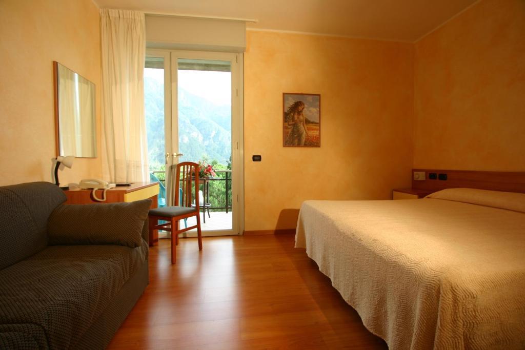 Hotel Castel Lodron Storo Екстер'єр фото