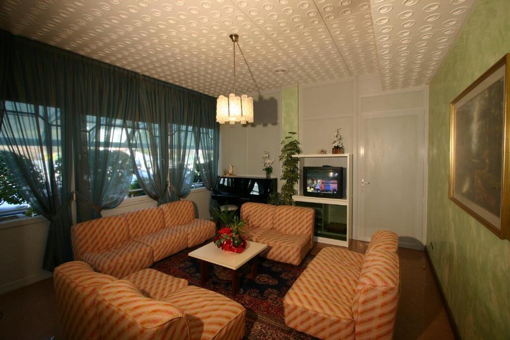 Hotel Castel Lodron Storo Екстер'єр фото