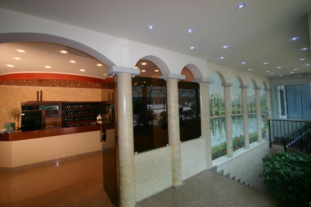 Hotel Castel Lodron Storo Екстер'єр фото