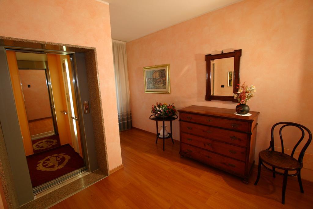 Hotel Castel Lodron Storo Екстер'єр фото